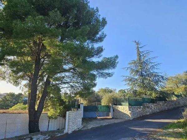 Terrain 1352 m²