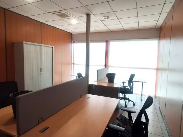 Bureaux 300 m²