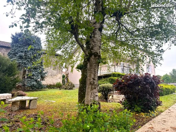 Maison familiale lumineuse avec grange et annexe offrant de nombreuses possibilités située à L'Isle 