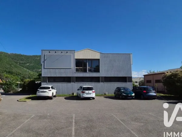 Local commercial 760 m²
