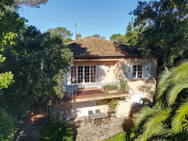 VILLA AU CALME VALESCURE