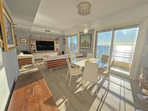 Dernier étage, immeuble standing, appartement 3 pièces 100m²
