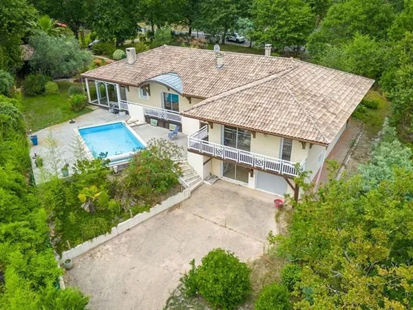 Maison 6 pièces 181 m²
