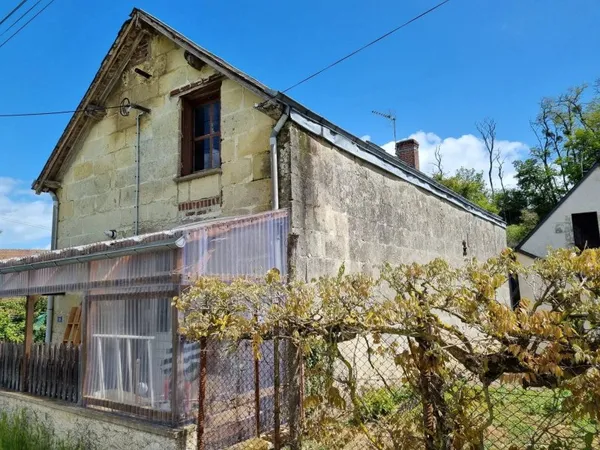 MAISON DE VILLAGE ET SES CAVES CHAMPIGNONNIÈRES
