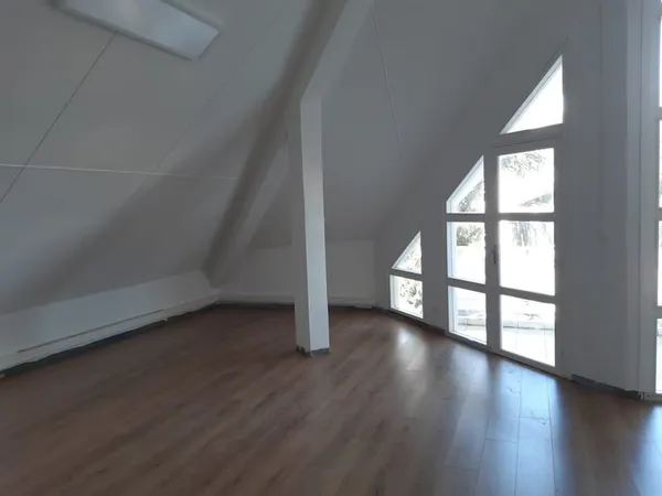 Bureau d'une superficie de 55 m2
