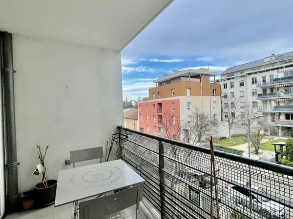 BEL APPARTEMENT AVEC BALCON / TYPE 3 / GARAGE / VISITE VIRTU