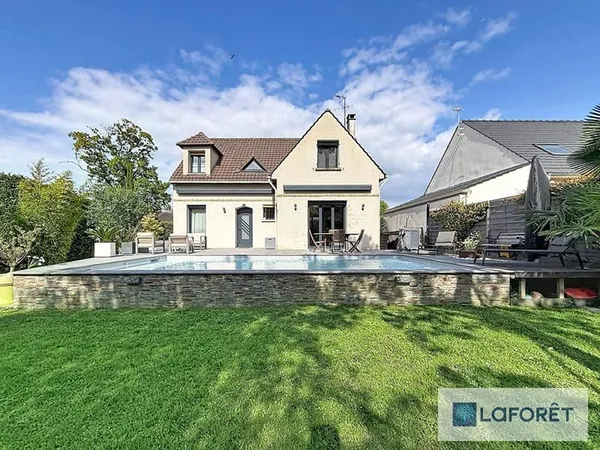 Maison Le Plessis Trevise 6 pièce(s) 120 m2 avec piscine