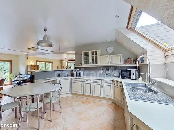 Maison 10 pièces 246 m²