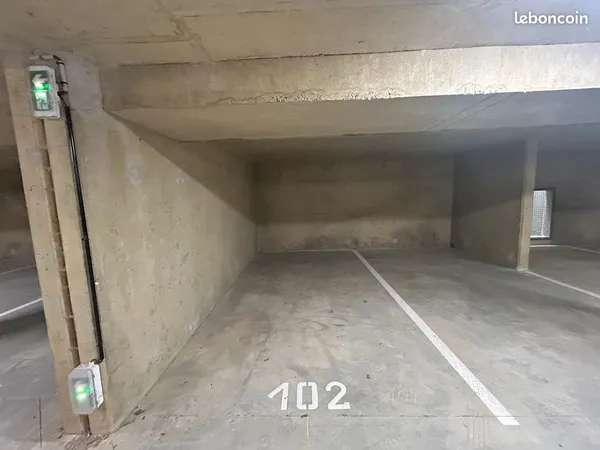 Parking à louer - Saint-Syr-Sur-Loire
