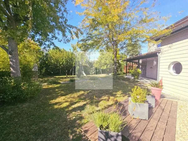 Maison 4 chambres avec piscine.
