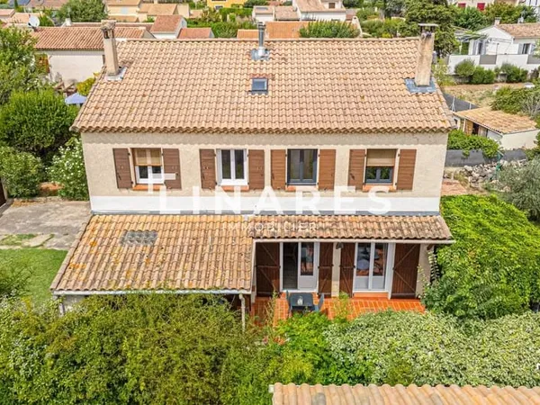 LA FAMILIALE - Maison de 142m2 - Terrain de 570m2 - 13410 LAMBESC