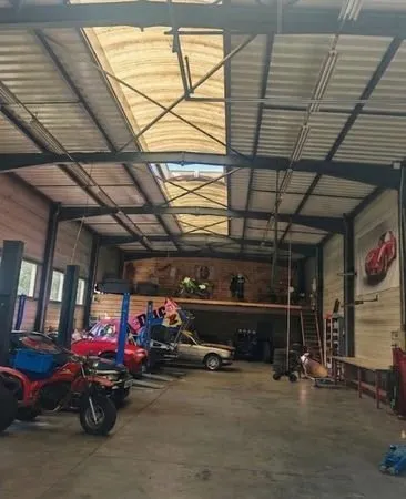 Maison + garage automobile sur terrain 2100 m2 bord de départementale