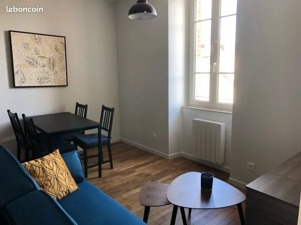 A LOUER - T2 meublé - centre bourg Servon
