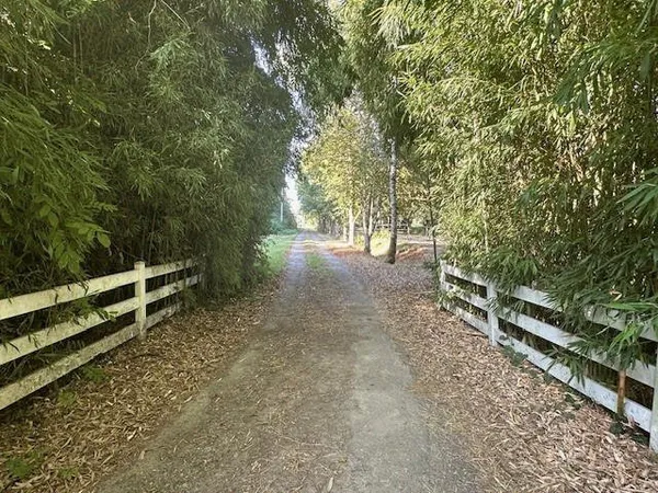 Ancien moulin au bord de la rivière avec habitation et gîte indépendant sur 7 hectares