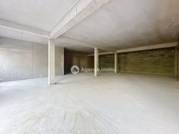 Local 180 m²