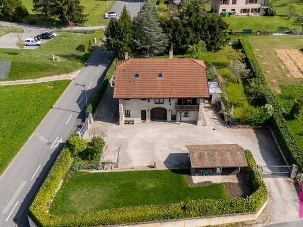 Maison 6 pièces 327 m²