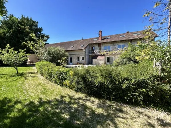Maison 8 pièces 226 m²