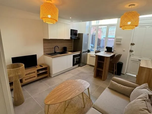 Studio fraichement rénové avec extérieur