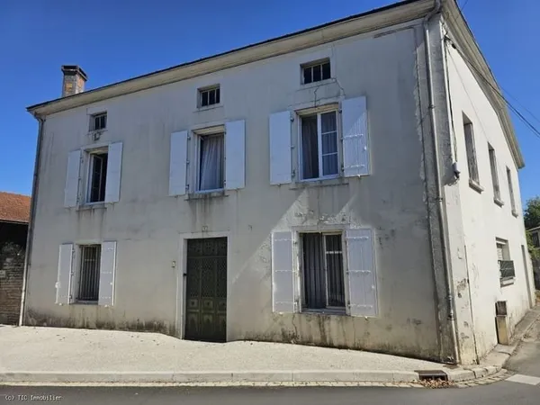Belle Maison De Ville Avec Jardin Clos de Murs