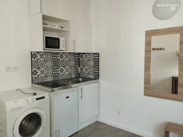 Studio meublé avec machine à laver et parking