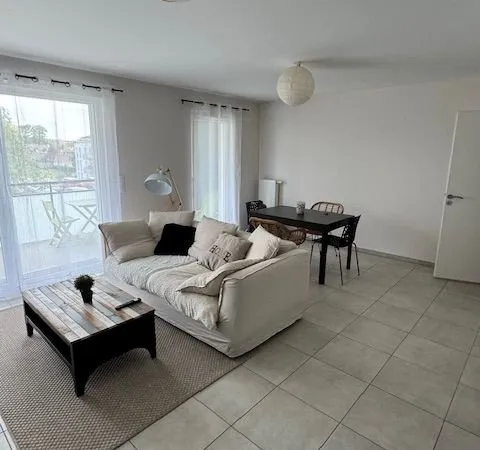 Appartement T3 récent avec balcon, garage et parking