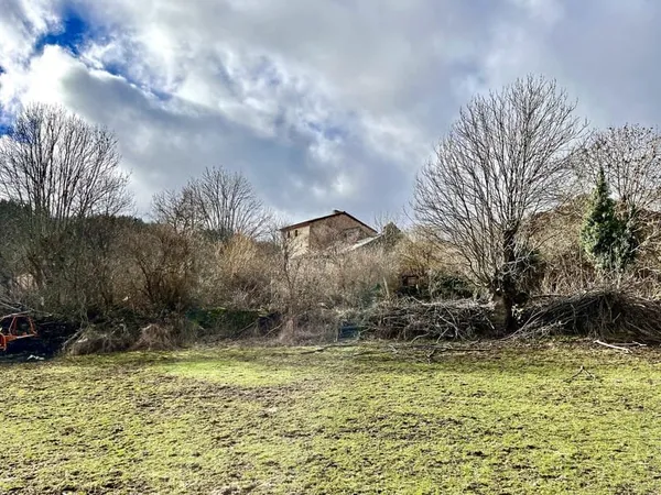 Maison de hameau avec dépendances sur 5ha agricoles au calme
