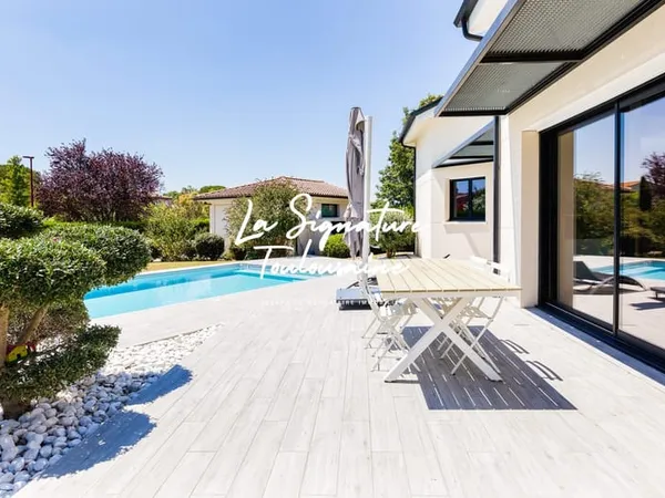 Maison d'architecte contemporaine avec piscine à Aigrefeuille