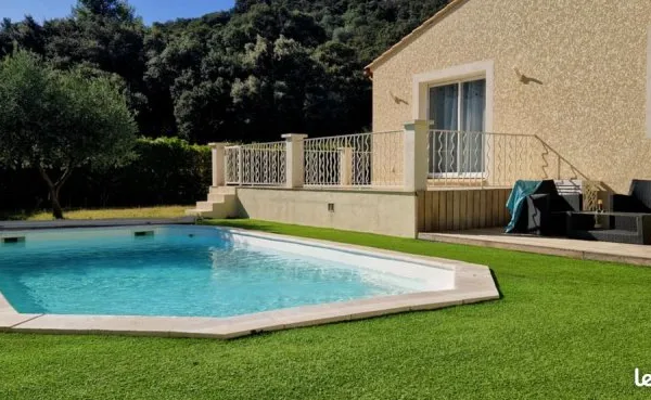 Maison plain-pied avec piscine - Proche Nîmes & Pont du Gard