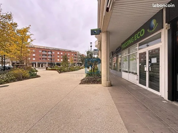 Boutique 50 m² Élancourt