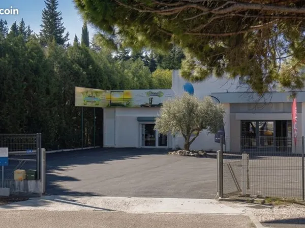 Local commercial 108 m² - Avignon Sud - D907 (ancienne RN7) - Face zone commerciale