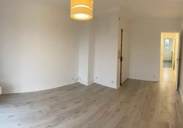 Saint Maur Des Fossés, 94100, quartier de La Pie, appartement de 30M2 avec balcon.