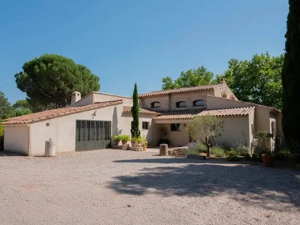 PROPRIÉTÉ À AIX-EN-PROVENCE NORD : HAVRE DE PAIX ET DE LUXE