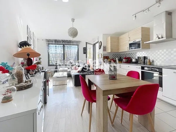 A vendre appartement Saint Cyr L Ecole 3 pièce(s) 63 m² avec 2 parkings en sous-sol .