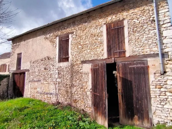 Grange à réhabiliter + terrain env. 190 m² GUERNES