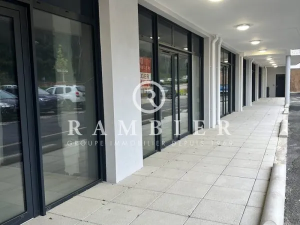 Local commercial à louer à Saint-Gély-du-Fesc 91.8 m2 - Résidence l'Orée