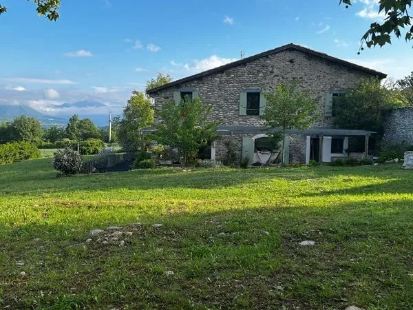 Maison en pierre à vaumeilh
