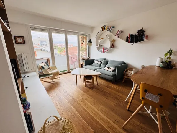 Vends maison traversante lumineux