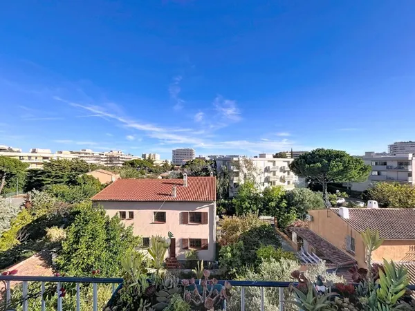 FREJUS PLAGE - BORD DE MER - APPARTEMENT 3 PIECES EN DERNIER ETAGE
