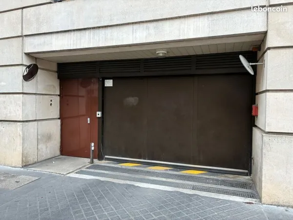 Large place Parking 12m2 rue du chateau / Catalogne / Montparnasse 14e