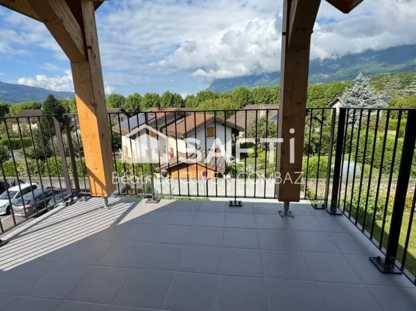 Duplex de bon standing. Centre village, proche commerces et écoles