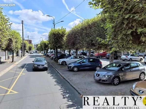 Local commercial 630 m²