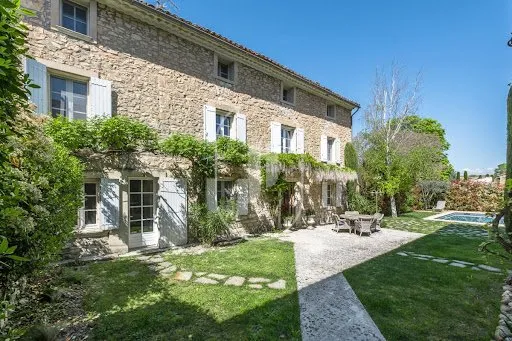 Maison 9 pièces 316 m²