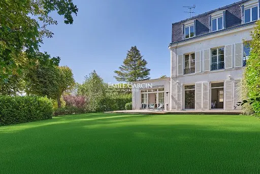 Maison 10 pièces 235 m²