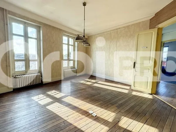 Bureau 7 pièces 147 m²