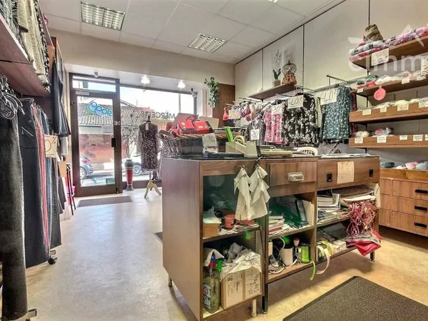 A VENDRE - LOCAL COMMERCIAL VILLARD-BONNOT