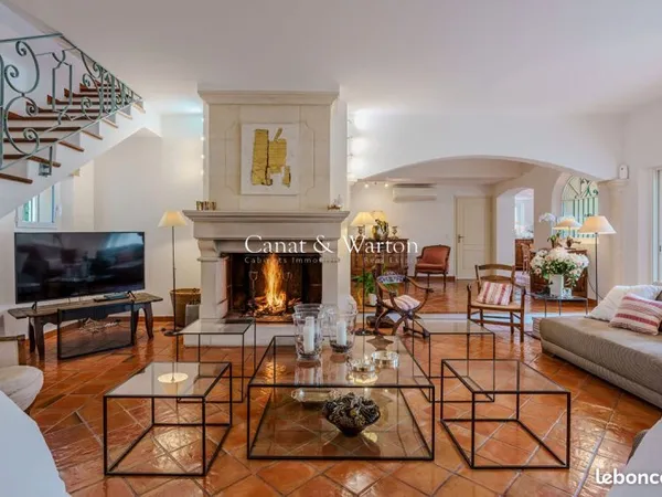 Villa 10 pièces 300 m²