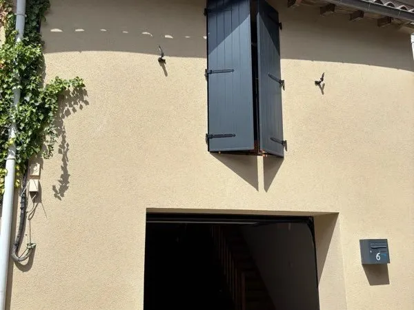 Loue maison de village avec terrasse et garage
