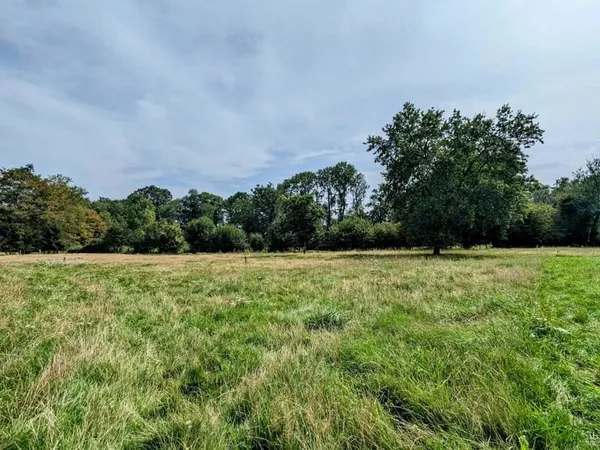 RRef 1900A - Terrain Constructible Viabilisé de 1200m2