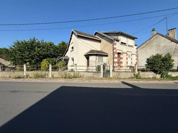 Maison à Cosne S/L - 5 pièces - 3 chambres - Terrain de 1 033 m² - Grange et Garage