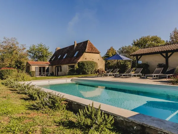 Maison en pierre avec piscine et jacuzzi - 122m²